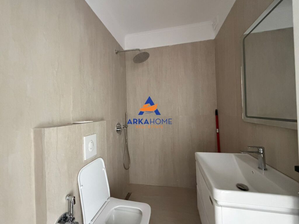 VENDESI APPARTAMENTO 1+1+BALCONE "IN VIA DRITAN HOXHA" 128.000 EURO
