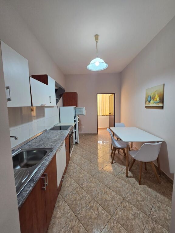 Apartament me qera 1+1 në qendër të Durrësit – Pranë Sheshit Pranvera