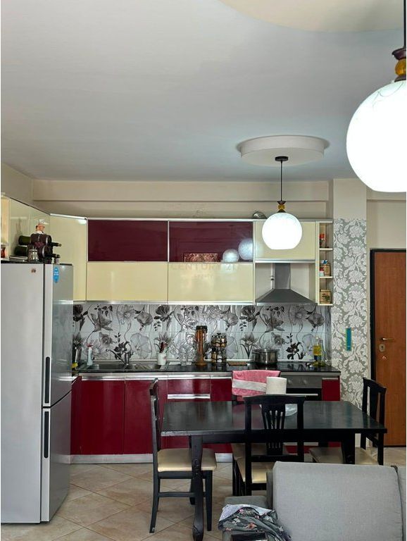 Appartamento 3+1+2 in vendita a Fresk, Tirana