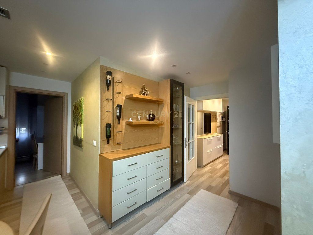 For Rent 2+1 apartment + parking Reshit Petrela