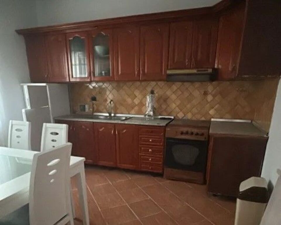 Jepet apartament 3+1 me qira ne Allias , Rruga  Enver Begeja .