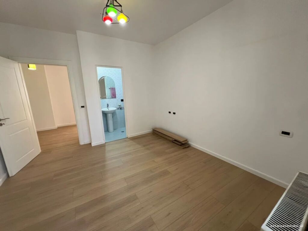 Ufficio in Affitto 2+1 a Bllok (ID BZ21010) Tirana
