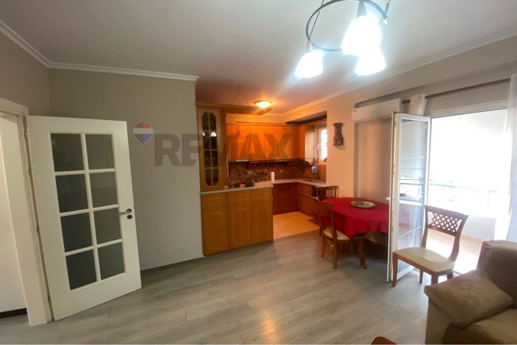 Apartament 2+1 per qera tek Rruga e Barrikadave