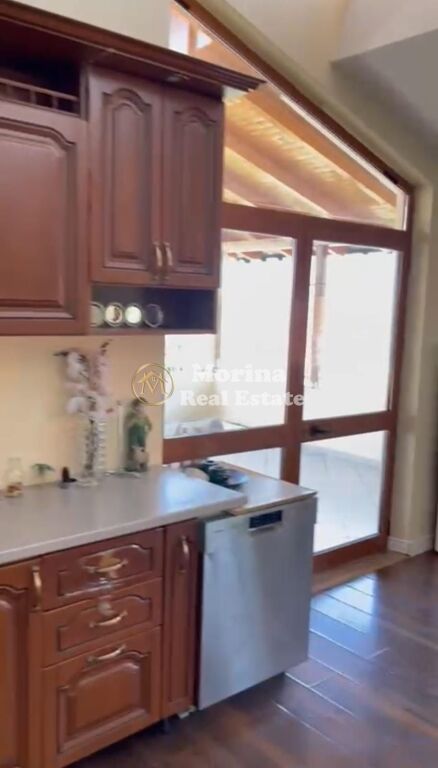 Affitto | Vilë 7 + 1 | Rruga Sulejman Kalaja | 1200 €/mese