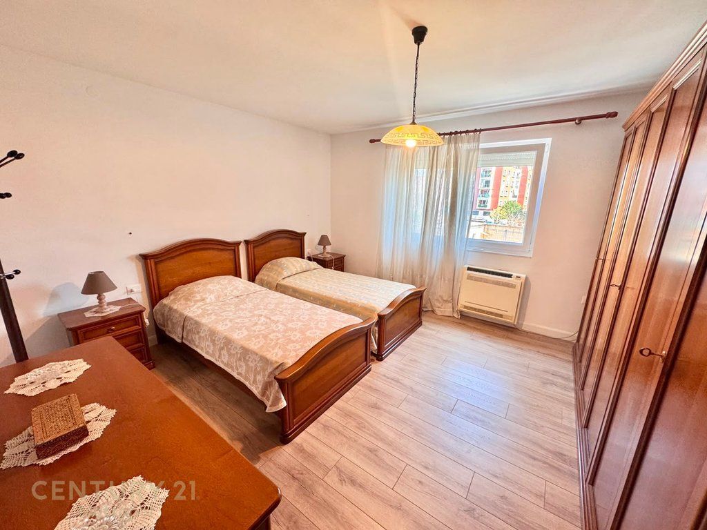COMUNE DI PARIGI, APPARTAMENTO 2+1+2 IN AFFITTO CON POSTO AUTO! 900 € /Mese