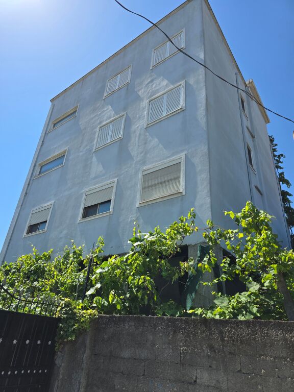 SHITET NDERTESA 4 KATESHE NË ZONEN PRANË UNIVERSITETIT BUJQËSOR,TIRANË.