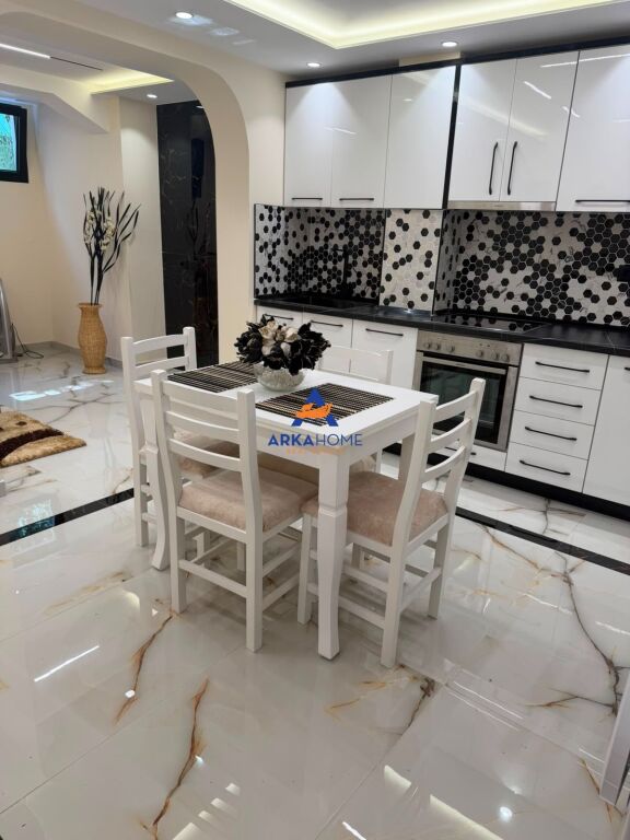 JEPET DUPLEX 2+1 ME QERA "PRANE AMBASADES AMERIKANE" 800 EURO