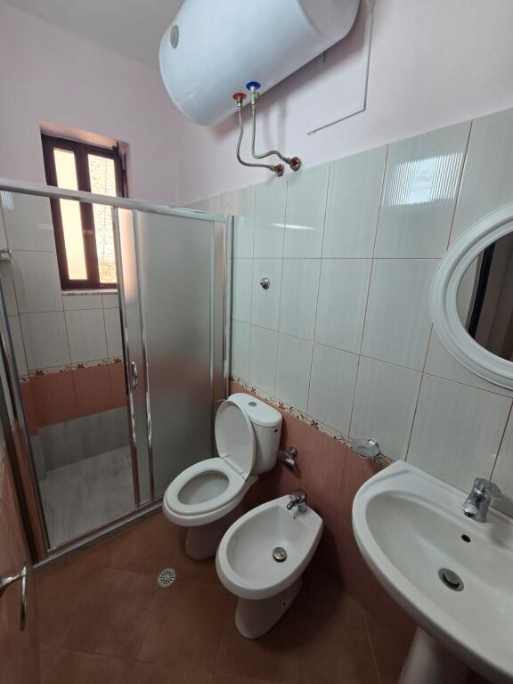 Apartament me qera 1+1 në qendër të Durrësit – Pranë Sheshit Pranvera