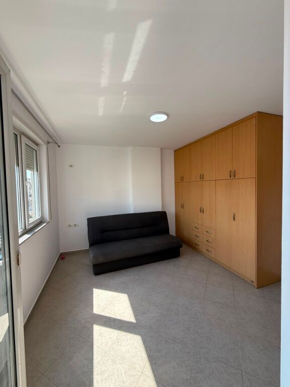Jepet me Qera Apartament 2+1 – Astir, te Vila L