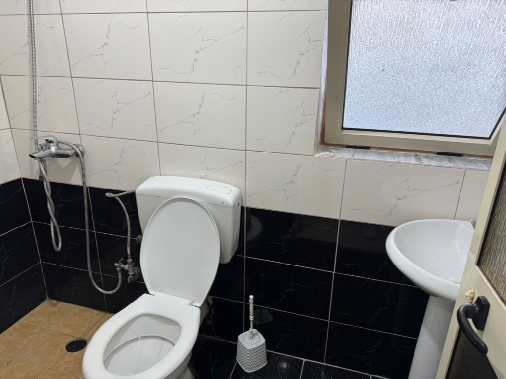 Ndarje qeraje me vajza
