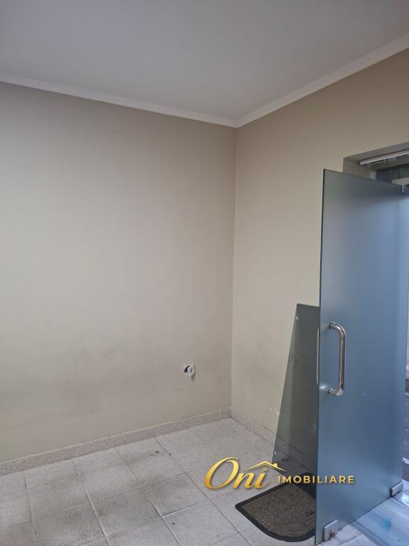 SHOP FOR RENT, CENTER