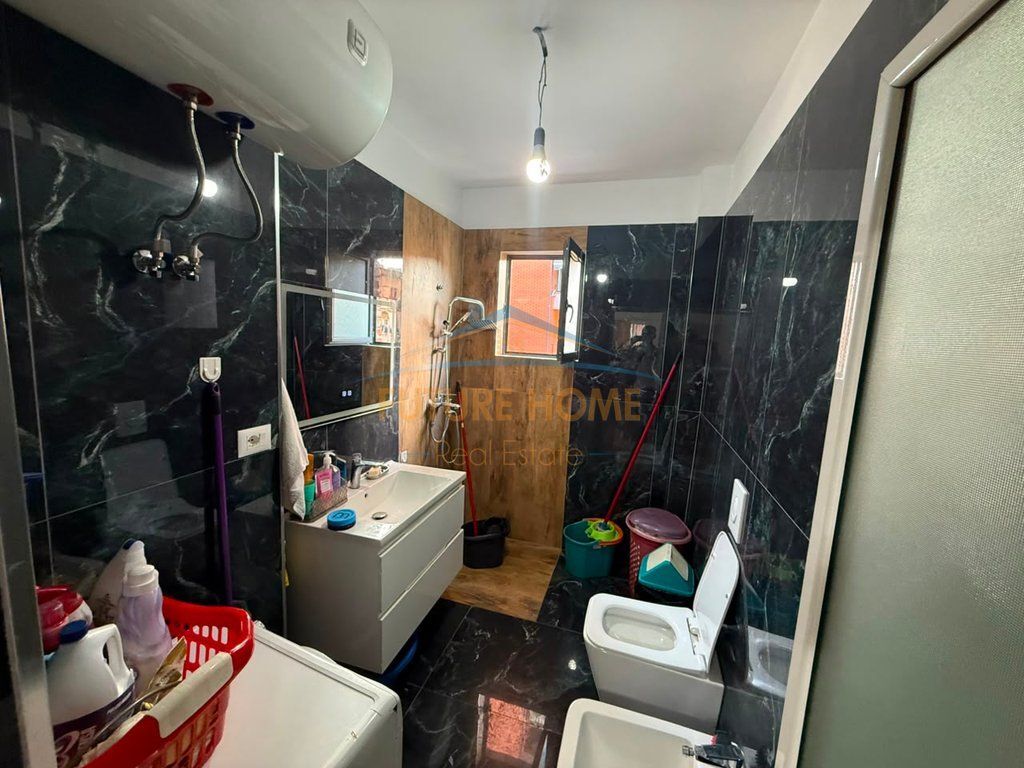 Shitet, Apartament 2+1, Myslym Shyri, Tiranë.