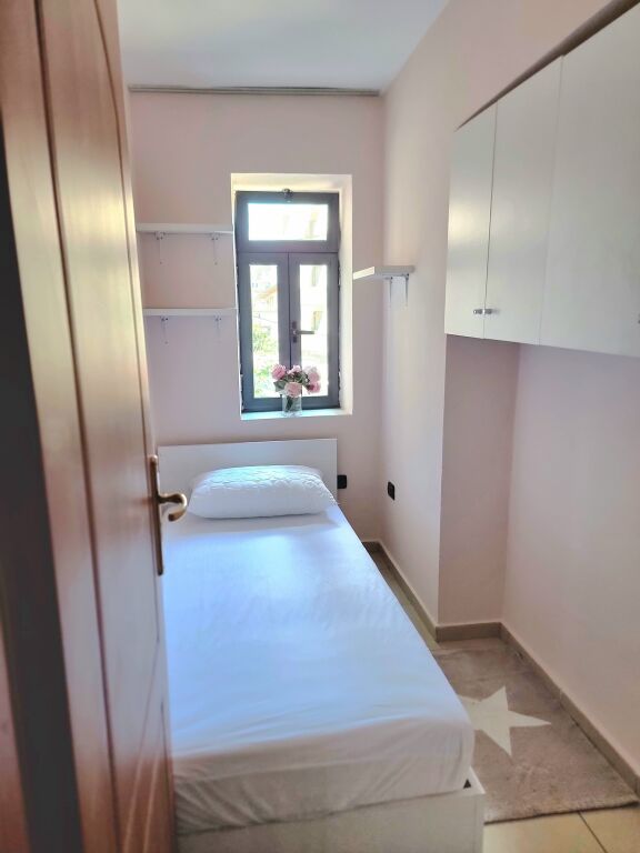 Via Elbasan, affittasi appartamento 2+1! 48.000 Leke