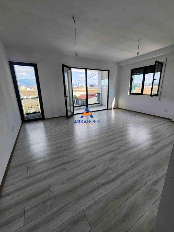 VENDESI APPARTAMENTO 3+2+POSTO AUTO "PASKUQAN" 202.500 EURO
