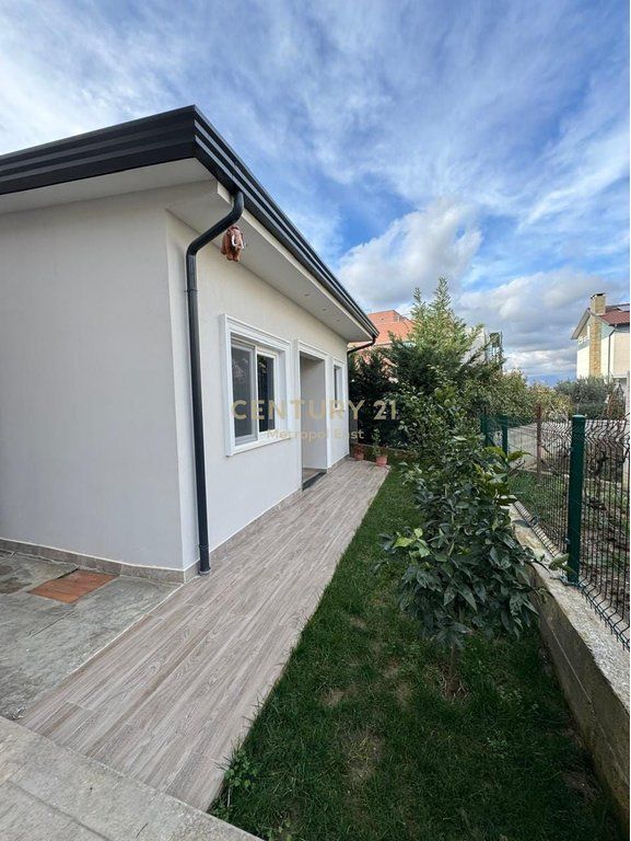 One-story villa for rent on the street of villas near TEG
