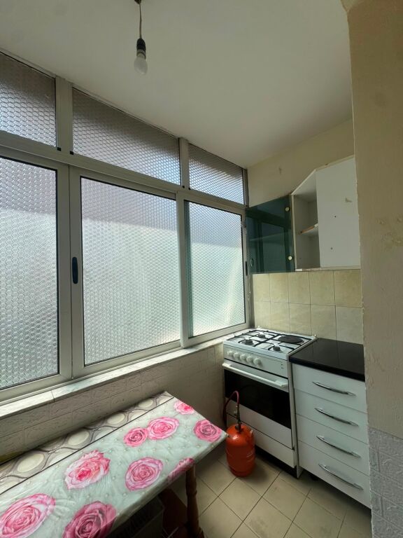 Apartament 2+1 per shitje Shkolla e Bashkuar !