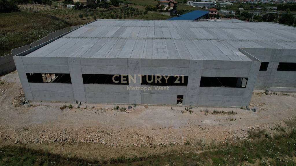 Objekt Industrial Premium për Shitje – Sukth, pranë Autostradës