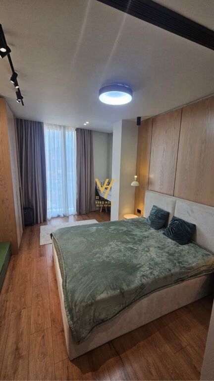JEPET APARTAMENT 1+1 ME QERA TE GOLDEN TOWER, MINE PEZA 850 EURO