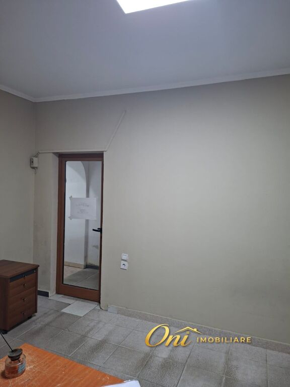 SHOP FOR RENT, CENTER