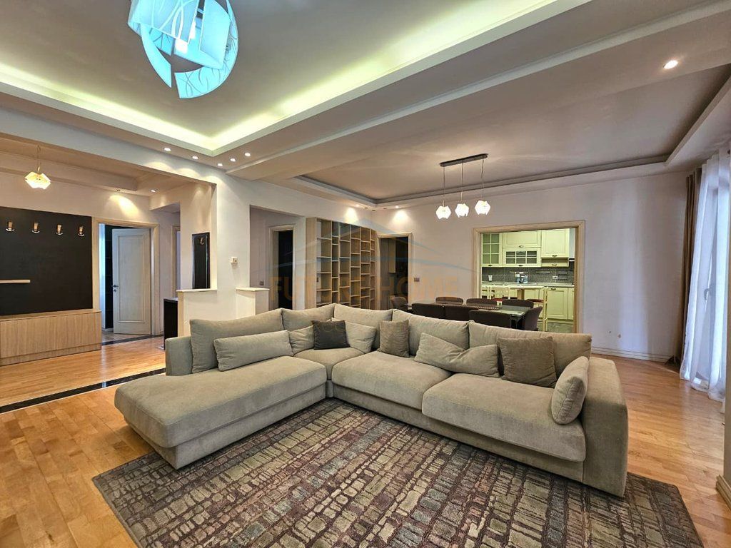 Shitet, Apartament 3+1+post parkimi, Myslym shyri, Tirane