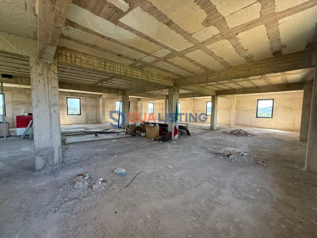 🏢 BUSINESS PROPERTY FOR SALE – SUPER INVESTMENT IN BERXULLË 📍 Berxullë – Rinas Highway 1,250 m² business property | 3,600 m² land | Direct access to the highway