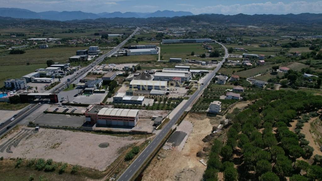 Objekt Industrial Premium për Shitje – Sukth, pranë Autostradës