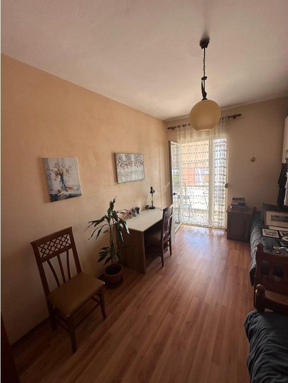 Alla Stazione Ferroviaria, Appartamento in Affitto – Balcone con Vista Panoramica sulla Città | Posizione Eccellente a Tirana