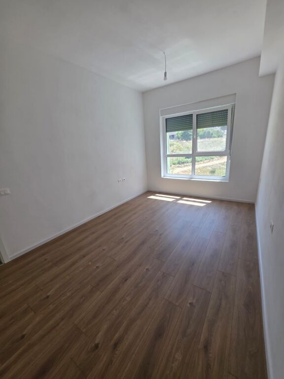 Appartamento 1+1 in Vendita in Via Ali Demi, Tirana