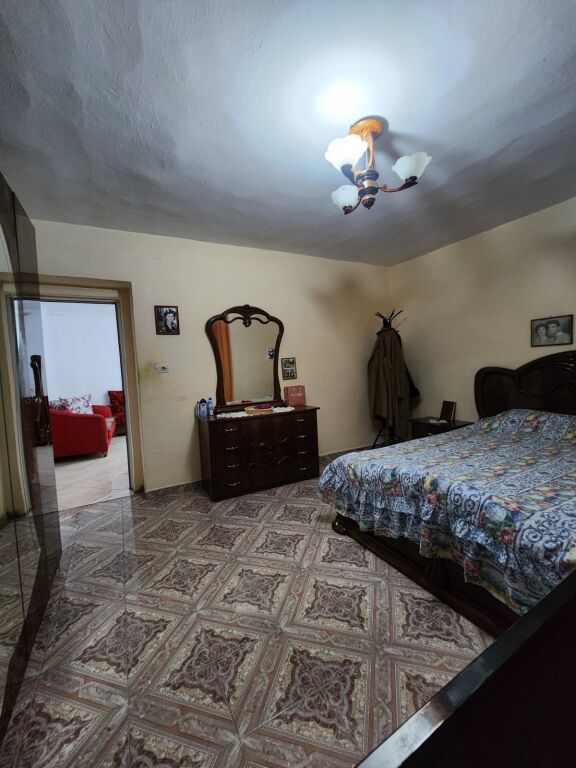 Shitet apartament 2+1 prane Gjimnazit Partizani!