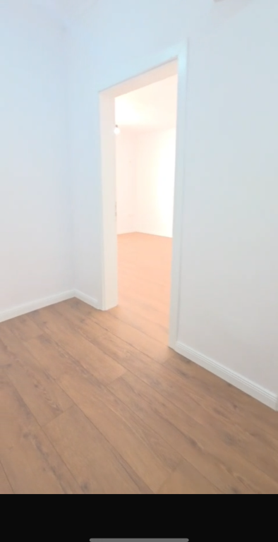 APPARTAMENTO 1+1 IN VENDITA – VIA THANAS ZIKO, VICINO ALLA SCUOLA ROSSA 🏡  ✨ Opportunità ideale per vivere o investire in una delle zone più richieste di Tirana!  📍 Posizione premium – Via Thanas Ziko, vicino alla Scuola Rossa !
