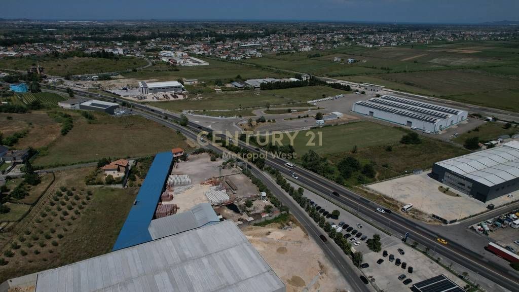 Objekt Industrial Premium për Shitje – Sukth, pranë Autostradës