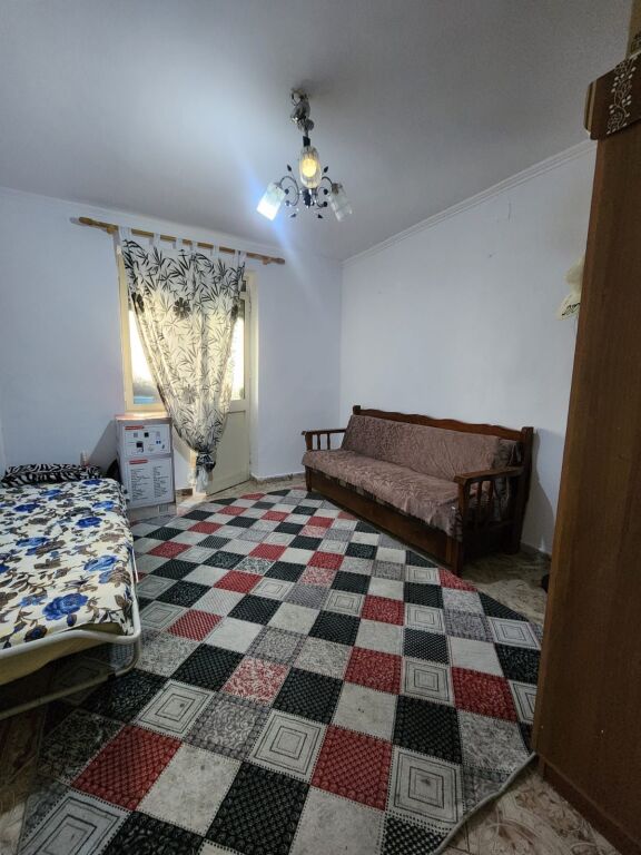 Shitet apartament 2+1 prane Gjimnazit Partizani!
