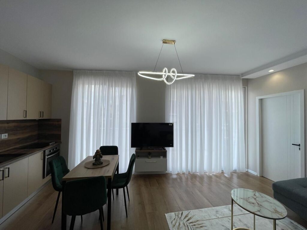 Apartament 2+1 per qira tek Rruga e Barrikadave.