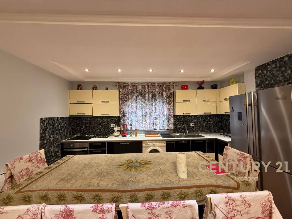 EKSKLUZIVE! OKAZION SHESIM APARTAMENT 2+1 ,BUZE RRUGES "DRITAN HOXHA",TIRANE!