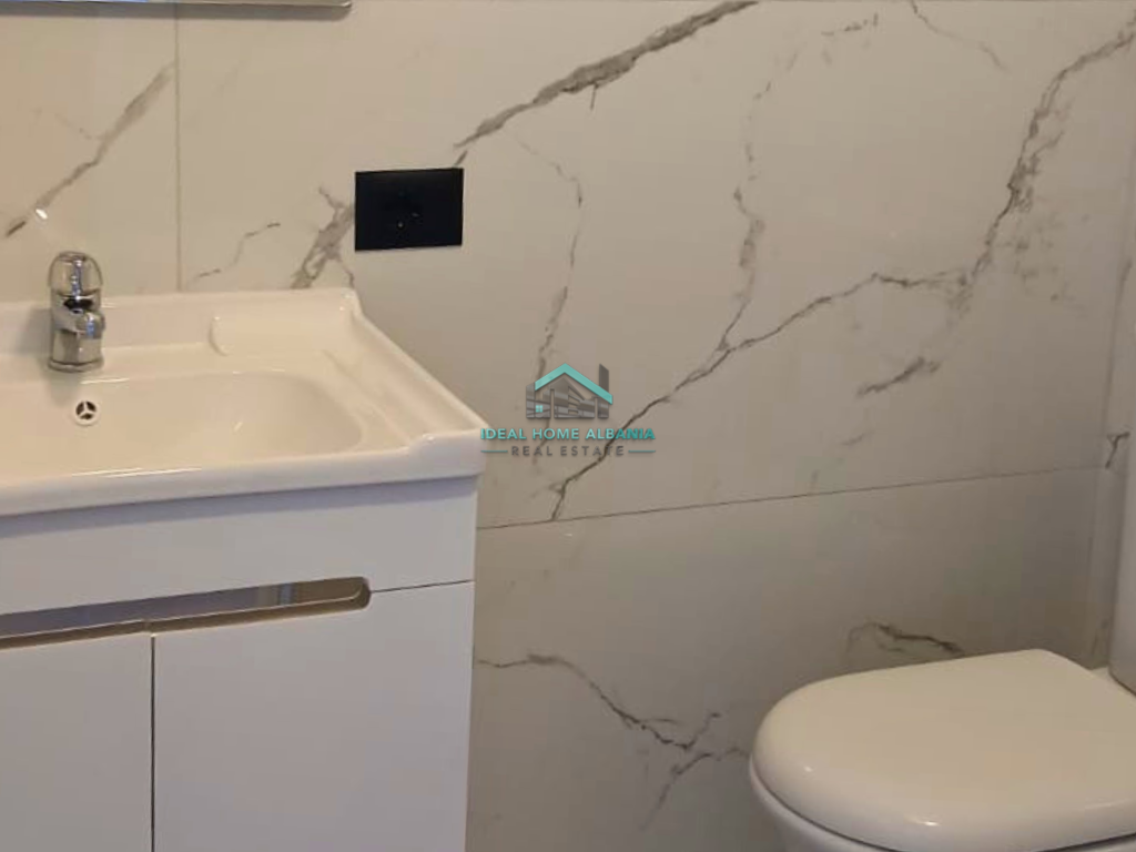 APPARTAMENTO 1+1 IN AFFITTO – VICINO ALLA SCUOLA INDUSTRIALE, VLORË