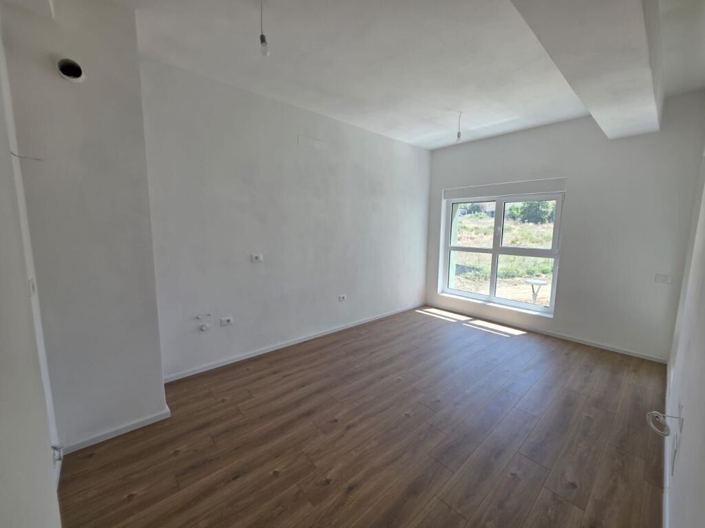 Appartamento 1+1 in Vendita in Via Ali Demi, Tirana