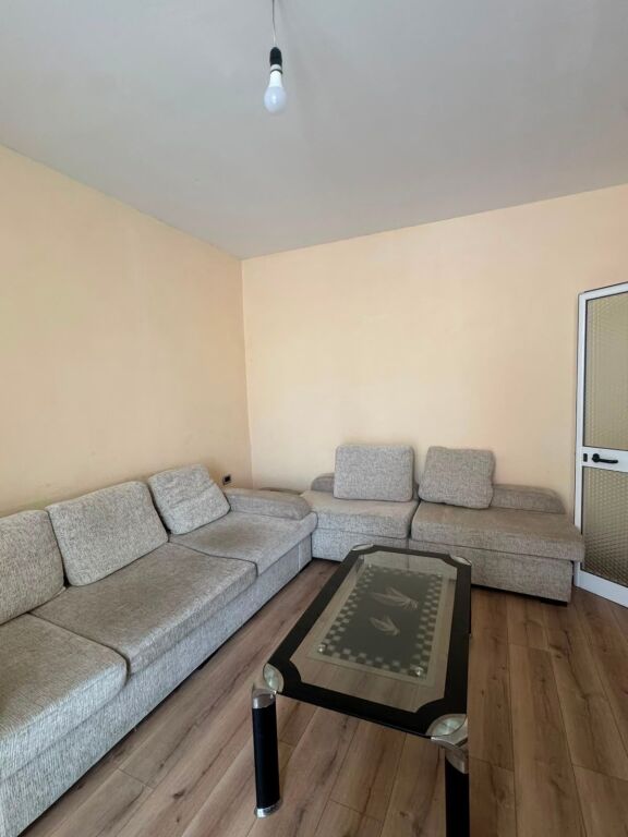 Apartament 2+1 per shitje prane Shkolles se Bashkuar
