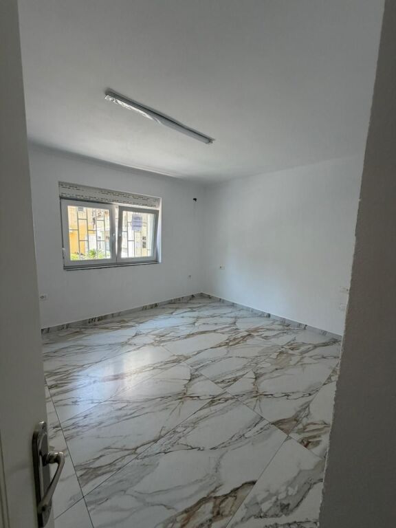 🏢 Office Space for Rent – 21 Dhjetori, Mozaiku ✨