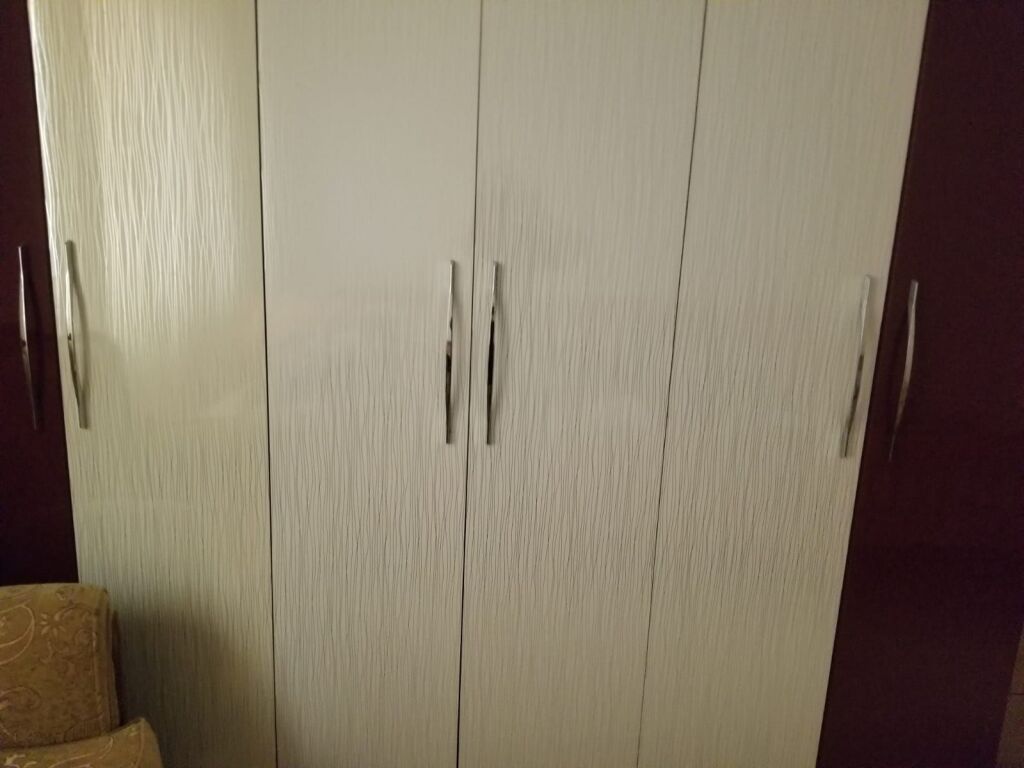 APARTAMENT 1+1. 28000 LEKE.PAS UNIVERSITETIT TE MJEKSIS.