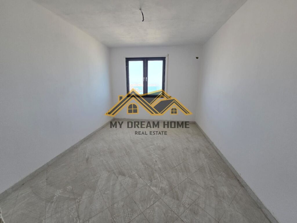 Apartament 2+1+2+2 Ballkone per Shitje ne Vollga,Durres Pamje e Plote nga Deti