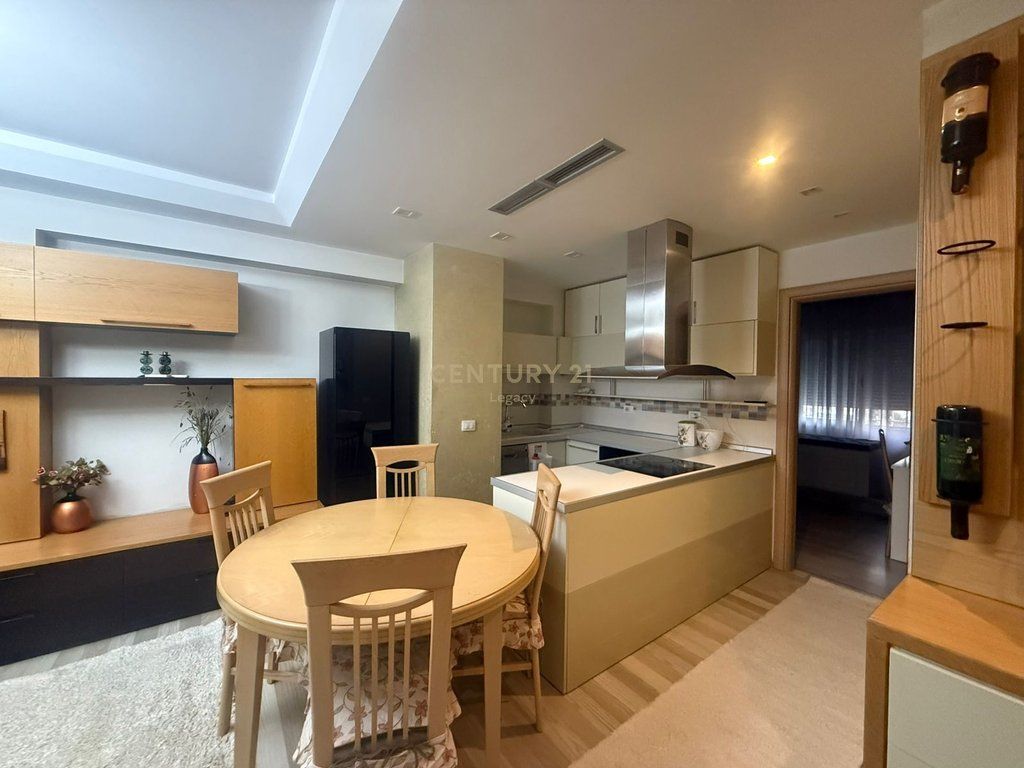 For Rent 2+1 apartment + parking Reshit Petrela