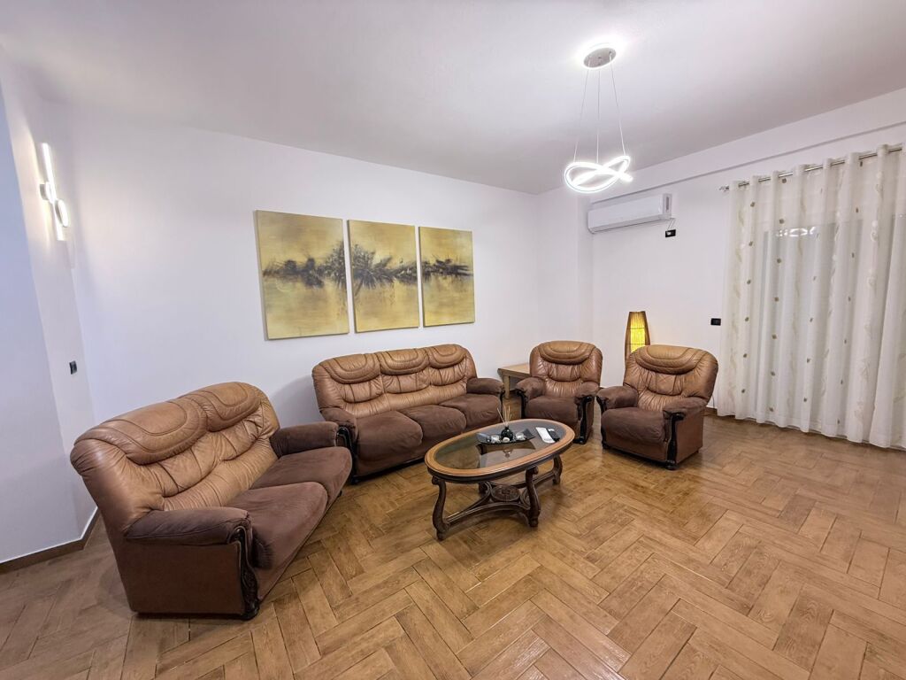 Apartament me qera