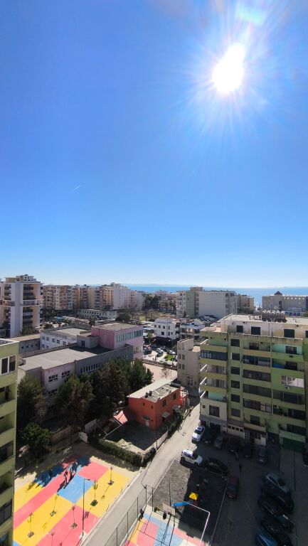 SHITET APARTAMENT 2+1 ME PAMJE DETI NË PLAZH HEKURUDHË