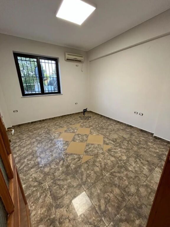 OFFICE FOR RENT 120 M2 NEW MARKET 100,000 LEKE FH-83620