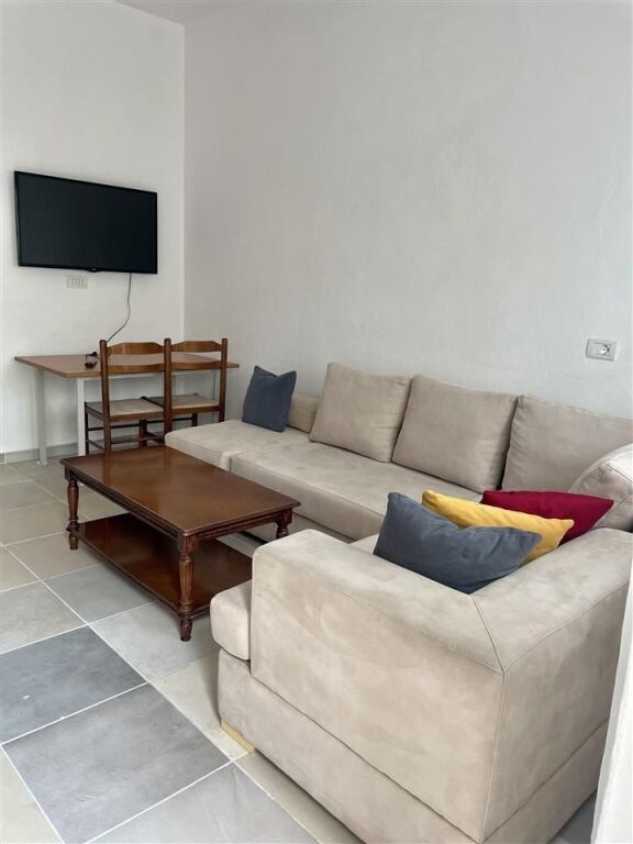 Affitto | Shtëpi private 2 + 1 | 400 €/mese