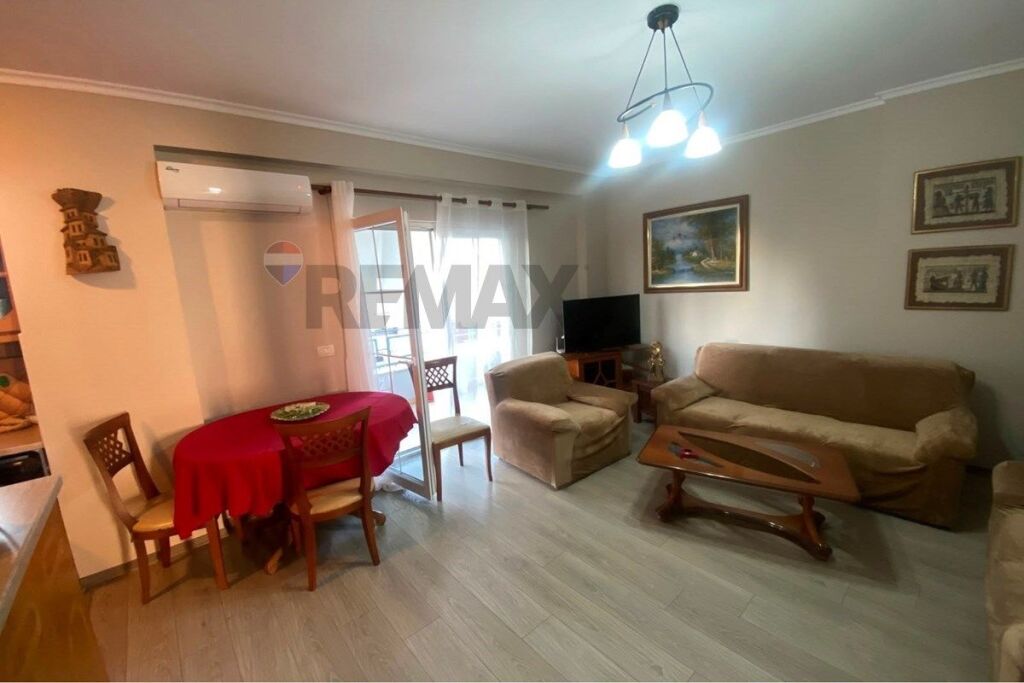 Apartament 2+1 per qera tek Rruga e Barrikadave