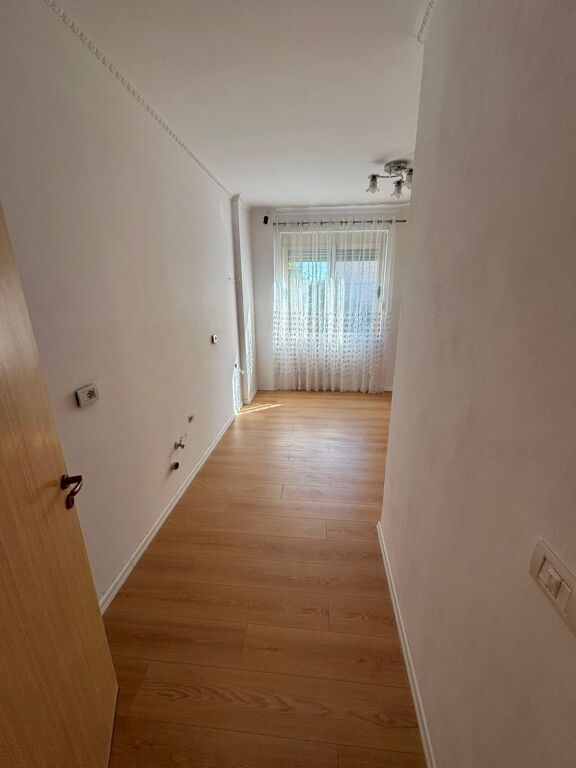 Apartament per shitje 2+1 ne zonen e Freskut/rruga e Dajtit/ 200 metra nga Market Ana