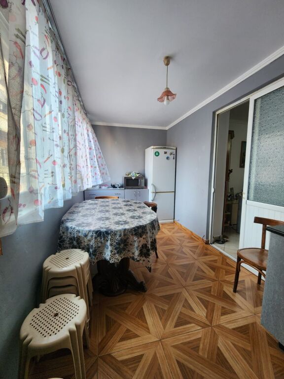 Shitet apartament 2+1 prane Gjimnazit Partizani!