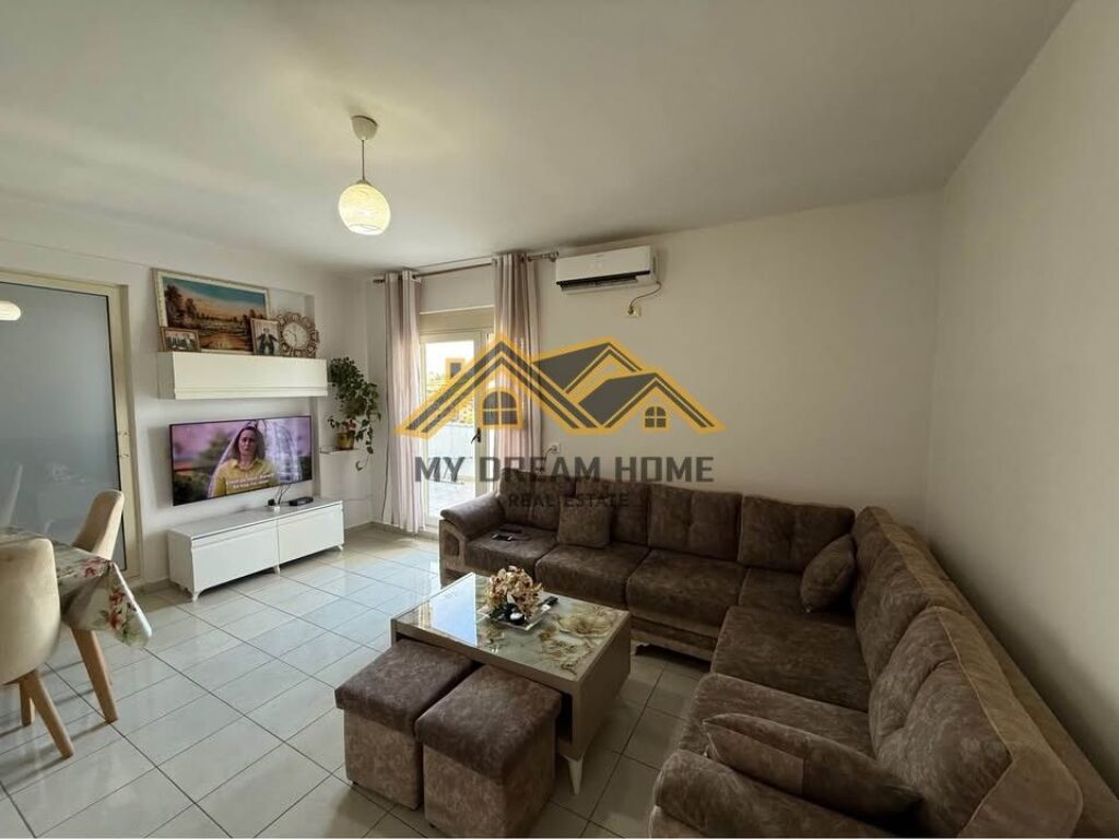 APARTAMENT 3+1+VERANDE ME PAMJE DETI NE PLAZH, PER SHITJE !