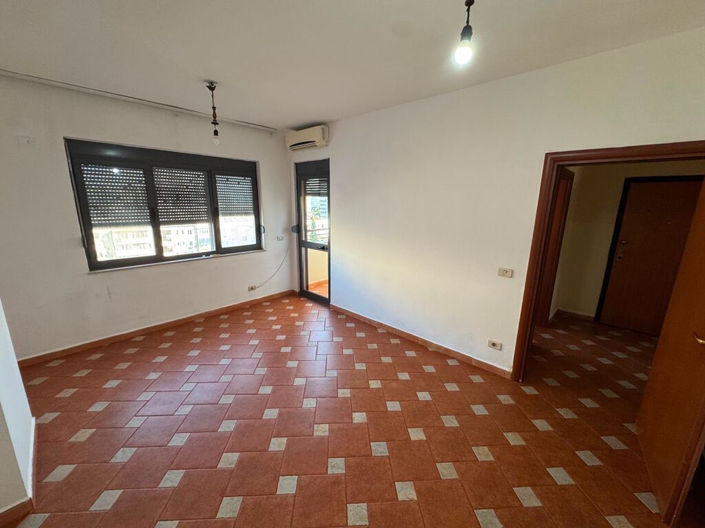 🏡 Jepet me Qera Apartament 1+1  📍 Qendër, Tiranë – Tek 9-Katëshet